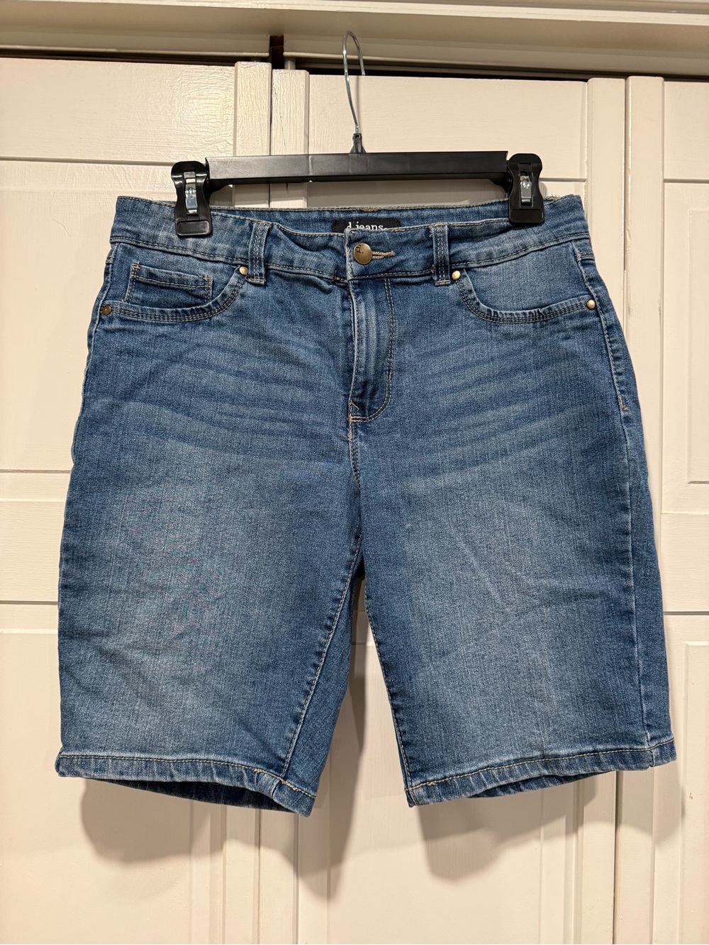 D. jeans Bermuda shorts size 8 EUC